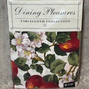 NWT Elegant Patterened Tablecloth 60" x 84"